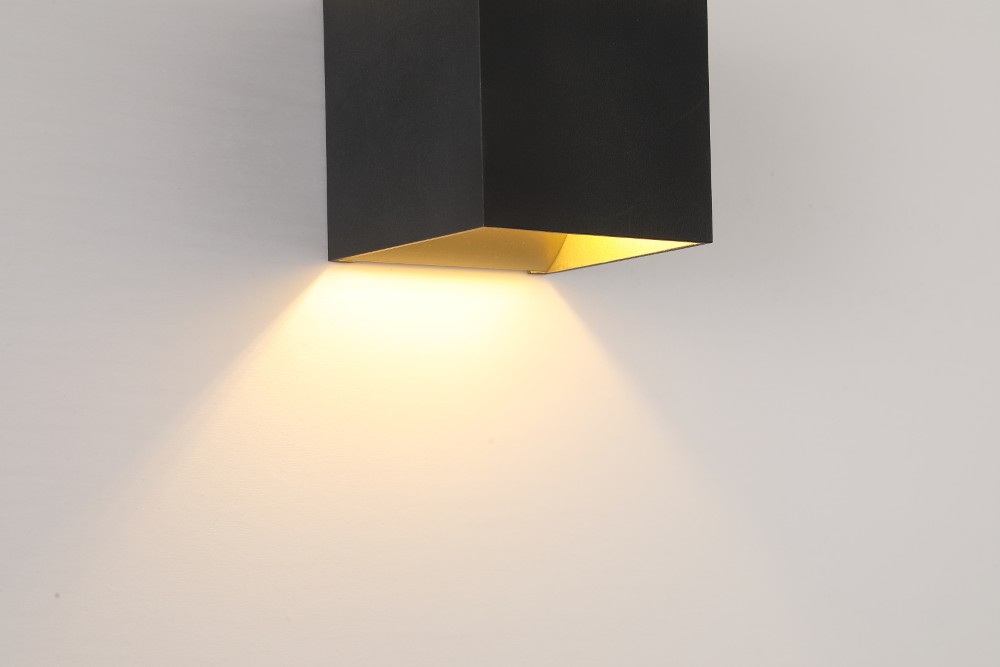 Surface-mounted spot Newton up & down black and gold Searchlight 5053423285092