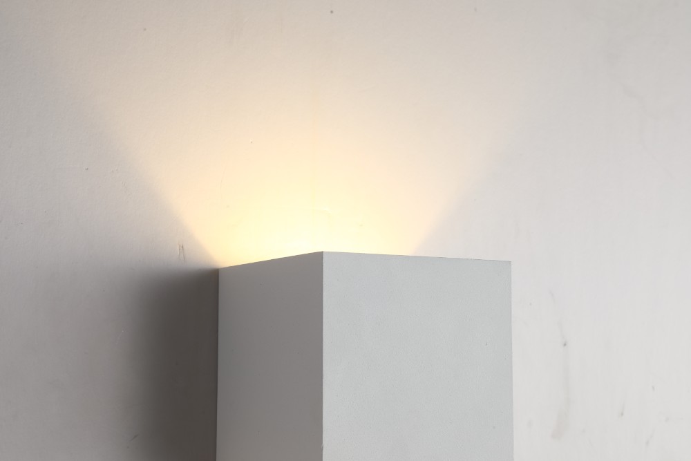 Surface-mounted spot Newton Up & Down White Searchlight 5053423285221
