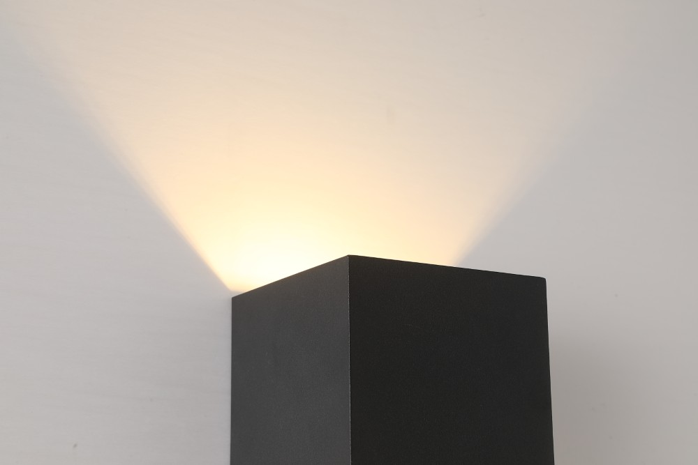 Surface-mounted spot Newton Up & Down Black Searchlight 5053423285207
