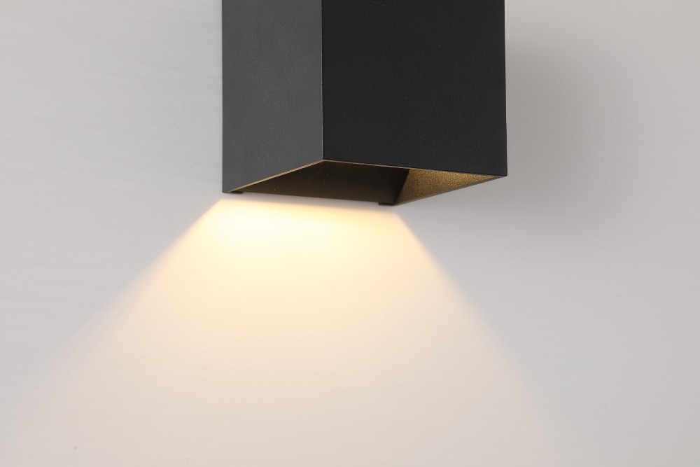 Surface-mounted spot Newton Up & Down Black Searchlight 5053423285207