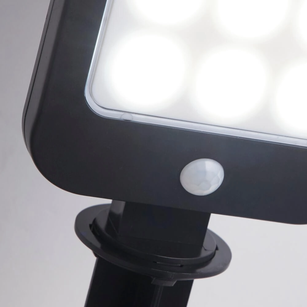 Spike light Solar with wedge Searchlight 5053423241487