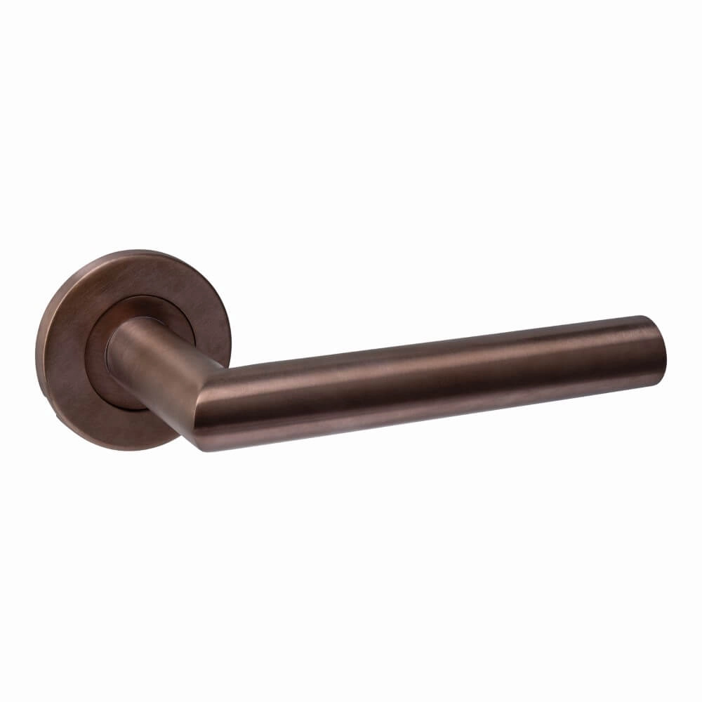 Door handle Q 01 on round rosette bronze