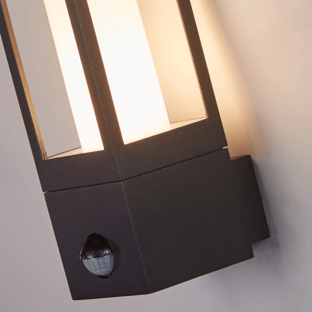 Sleek wall lamp Avenue black Searchlight 5053423250922