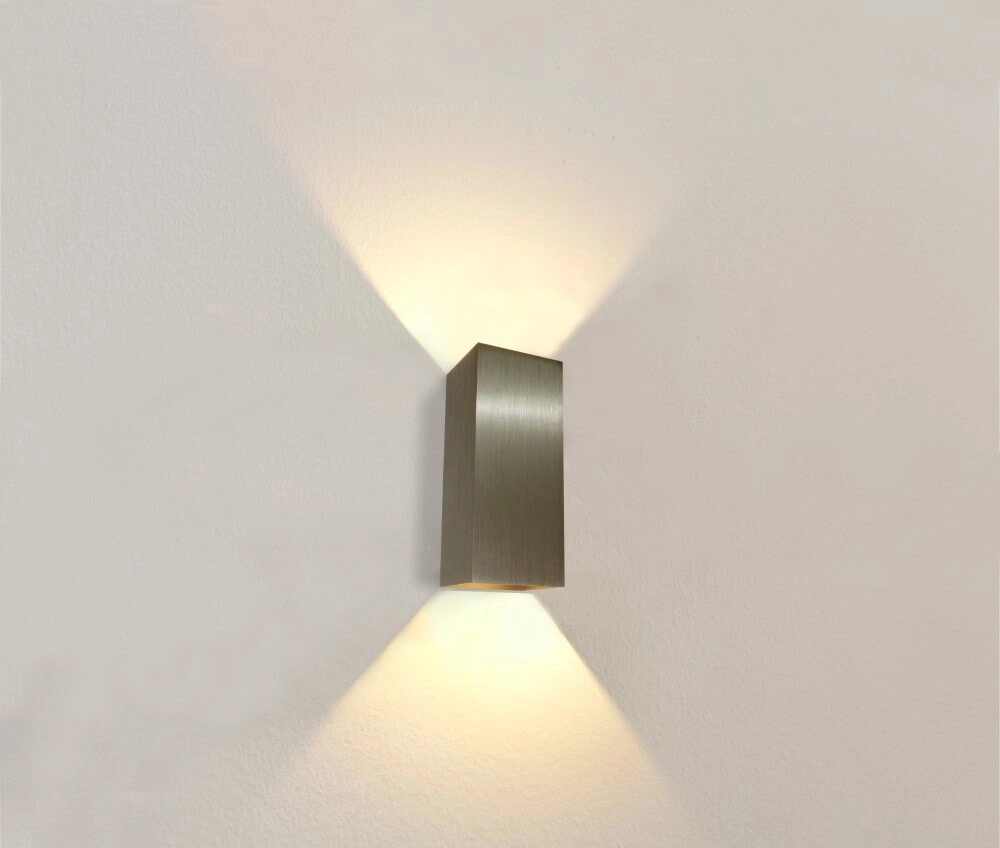 Sleek wall lamp Dante XL bronze