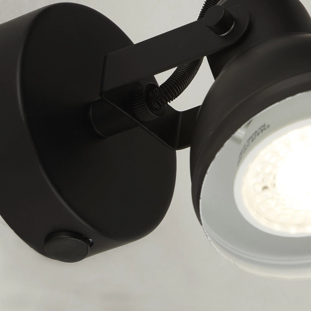 Black commercial Focus Searchlight 5053423174112