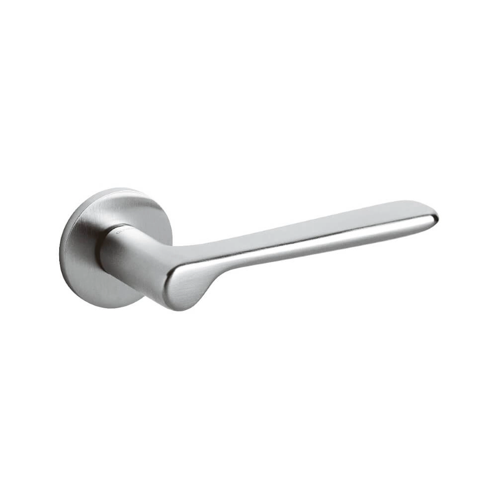 Door handle Plume on rosette chrome matt