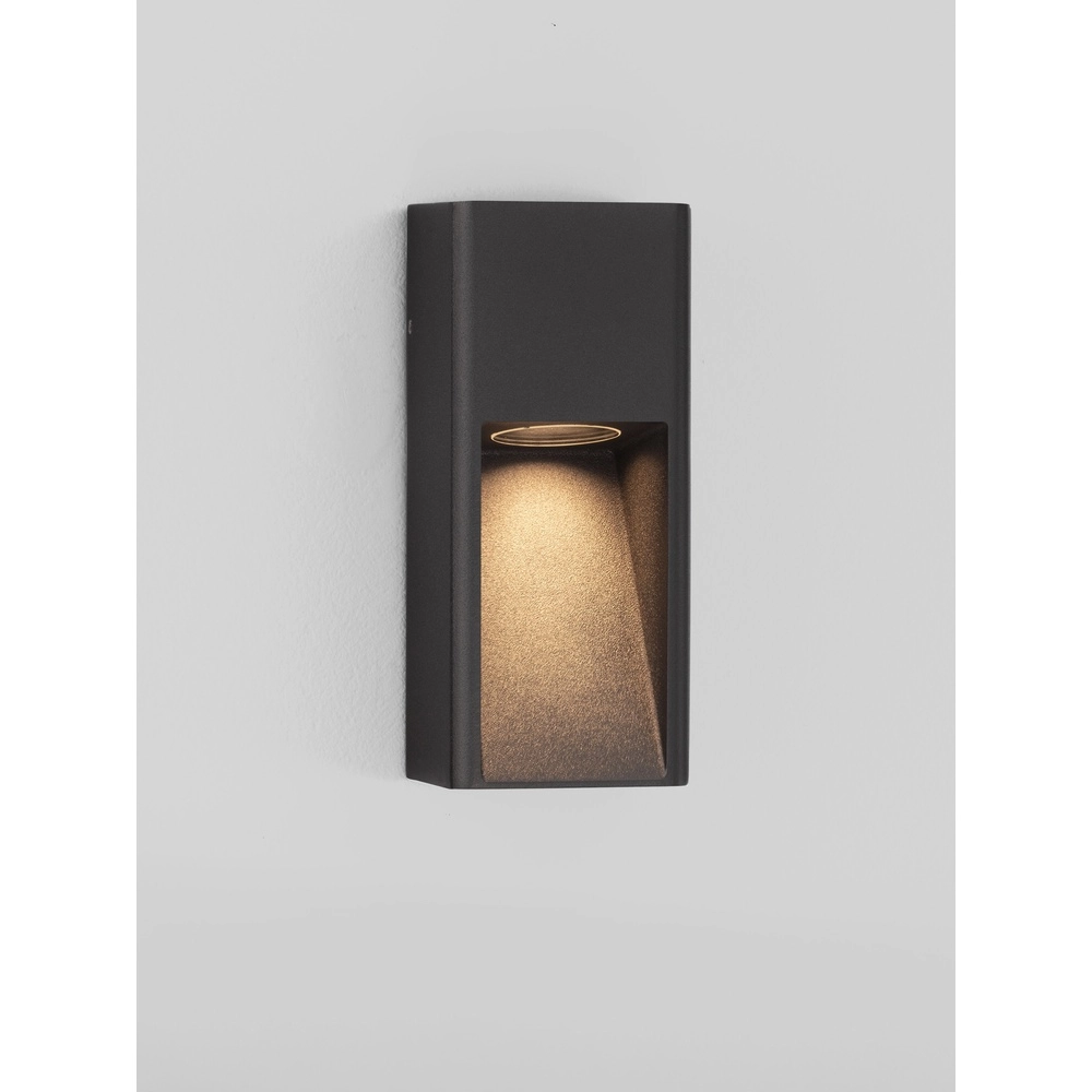 Sleek wall lamp Mazu Black Lyora 5212063504356