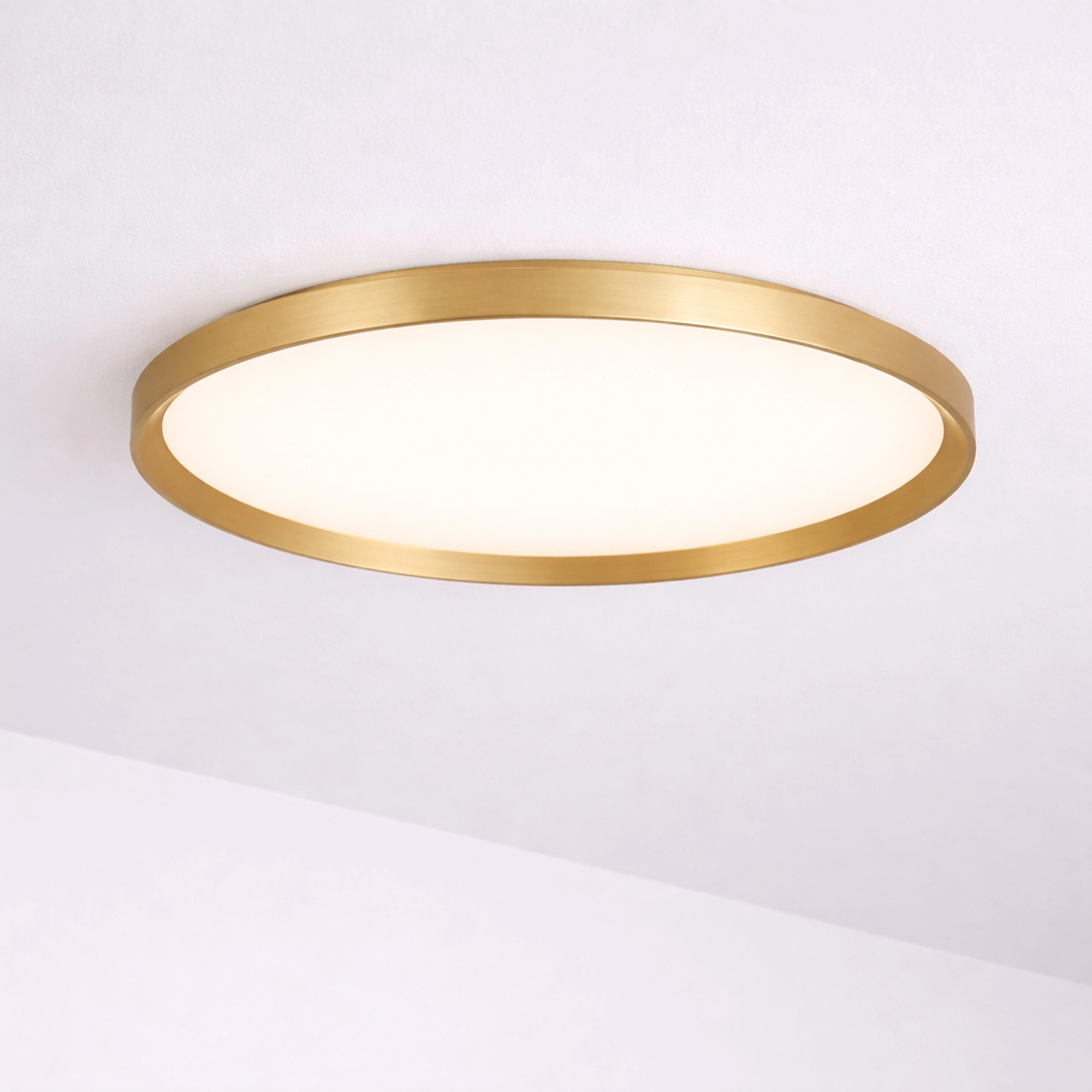 Sleek ceiling light Prisma gold Ø 35cm