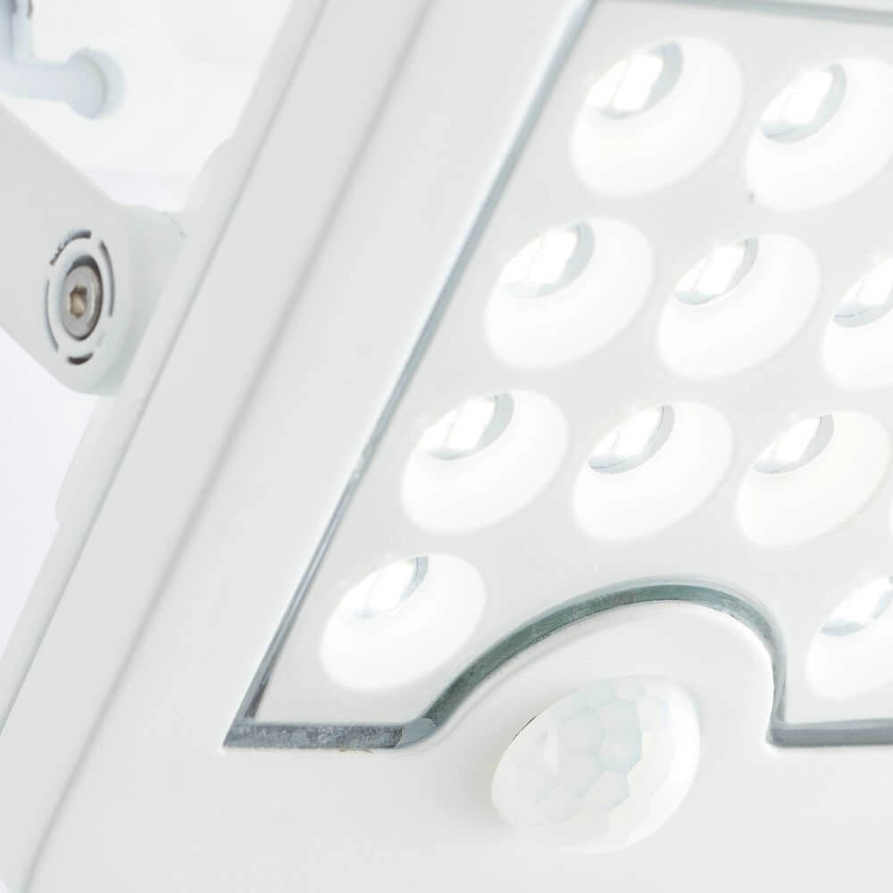 White wall lamp Luton Solar Brilliant 4004353437786