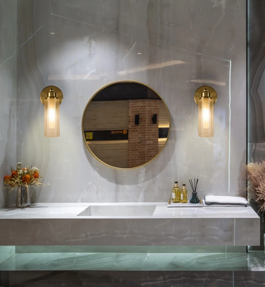 Gold wall lamp Imperial with ribbed glass Searchlight 5053423271958