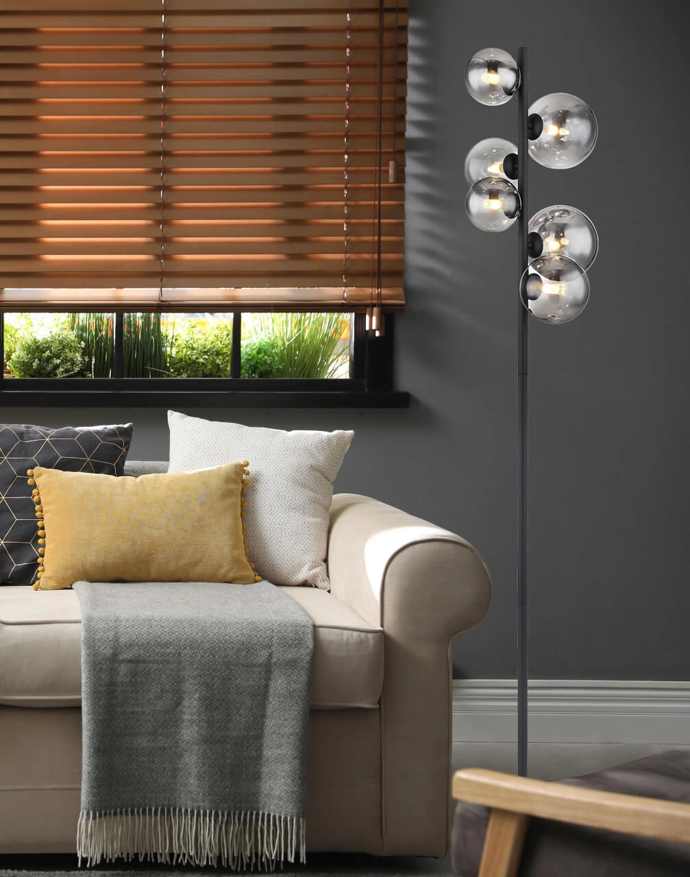 Black floor lamp Riha 6-light Globo 9007371417889