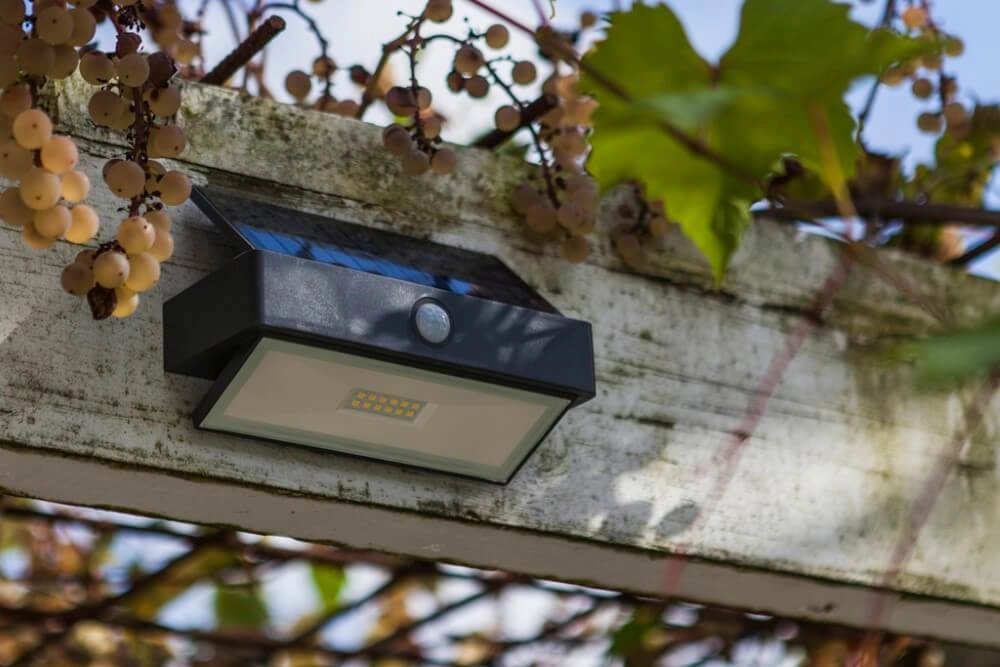Solar wall lamp Arrow anthracite Lutec 6939412046402