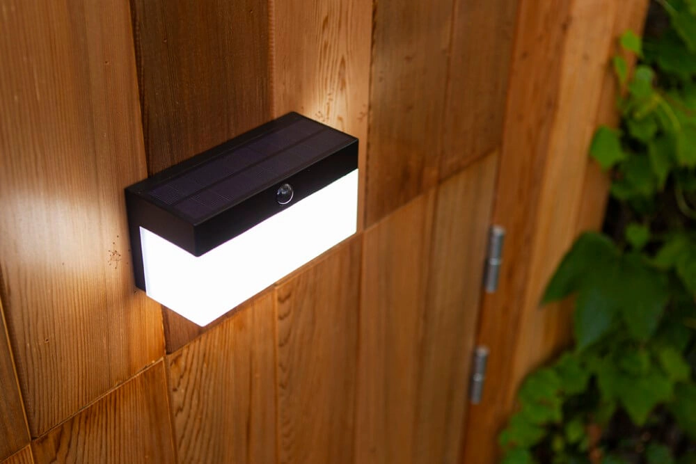 Black wall lamp Fran solar Lutec 6939412013664