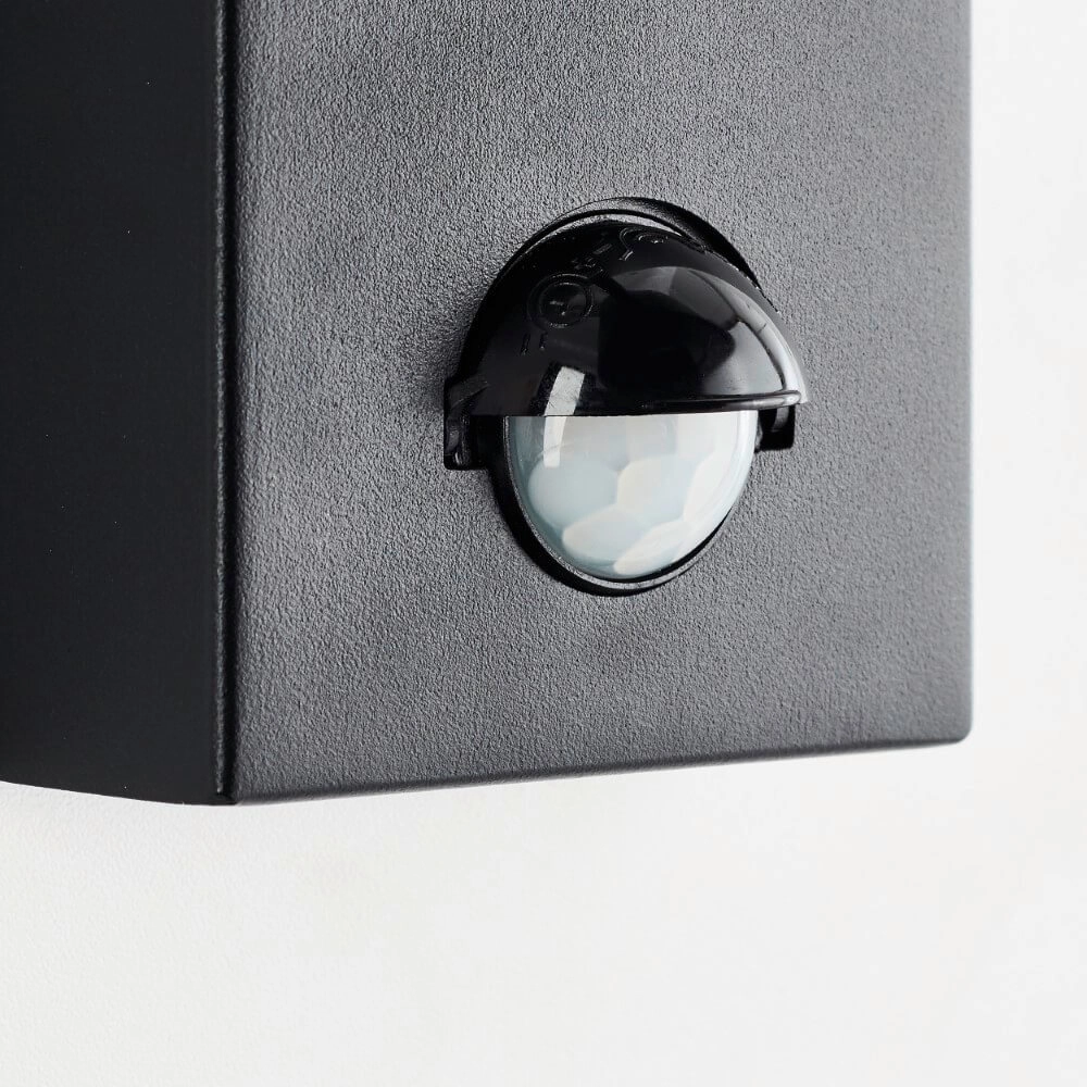 Black wall lamp Bari with sensor Brilliant 4004353435782