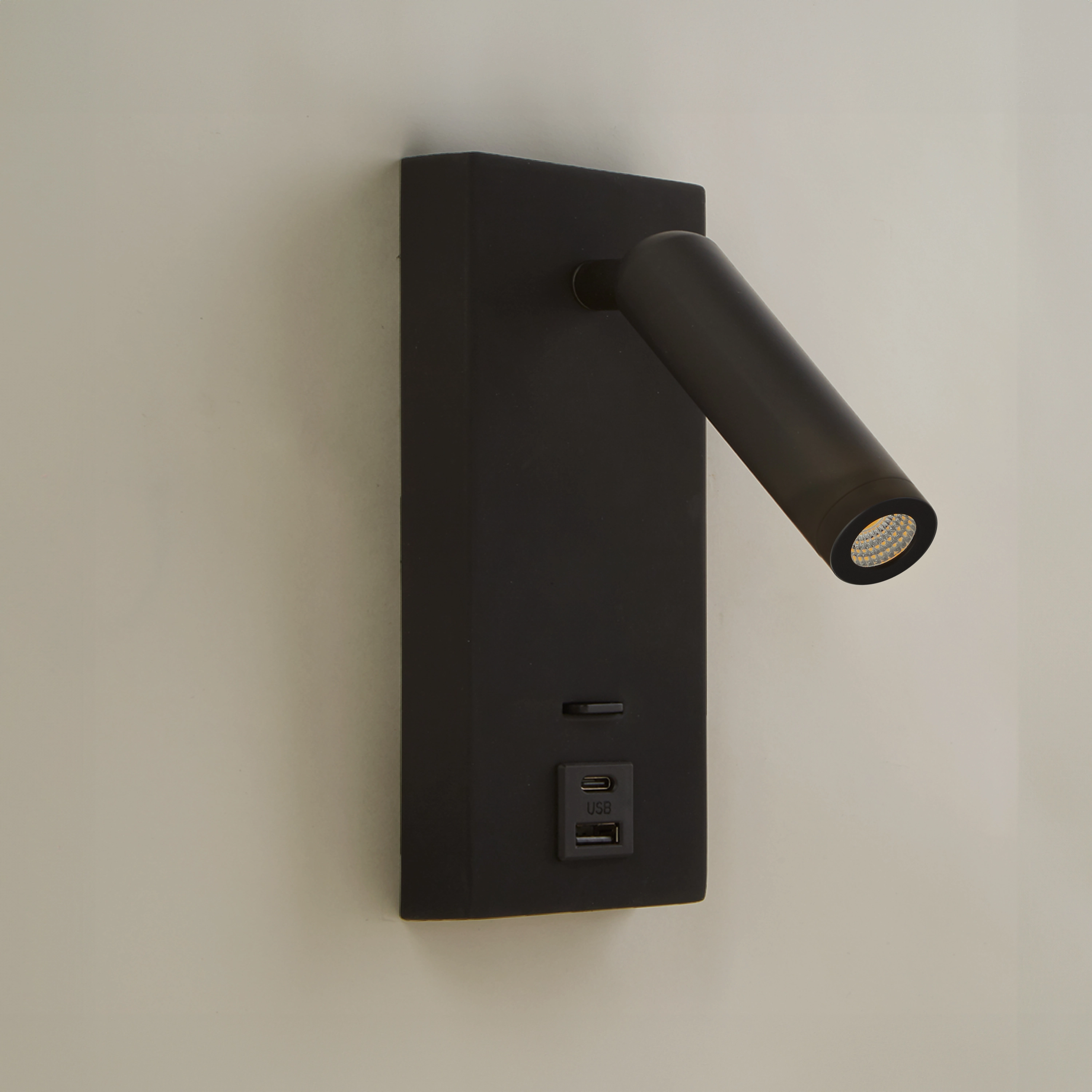 Black bedside lamp Marlow with USB Lyora 5053423275857