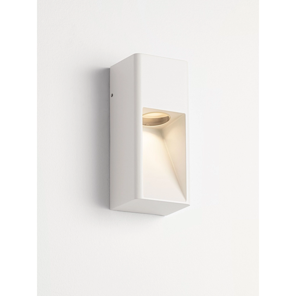 Sleek wall lamp Mazu white