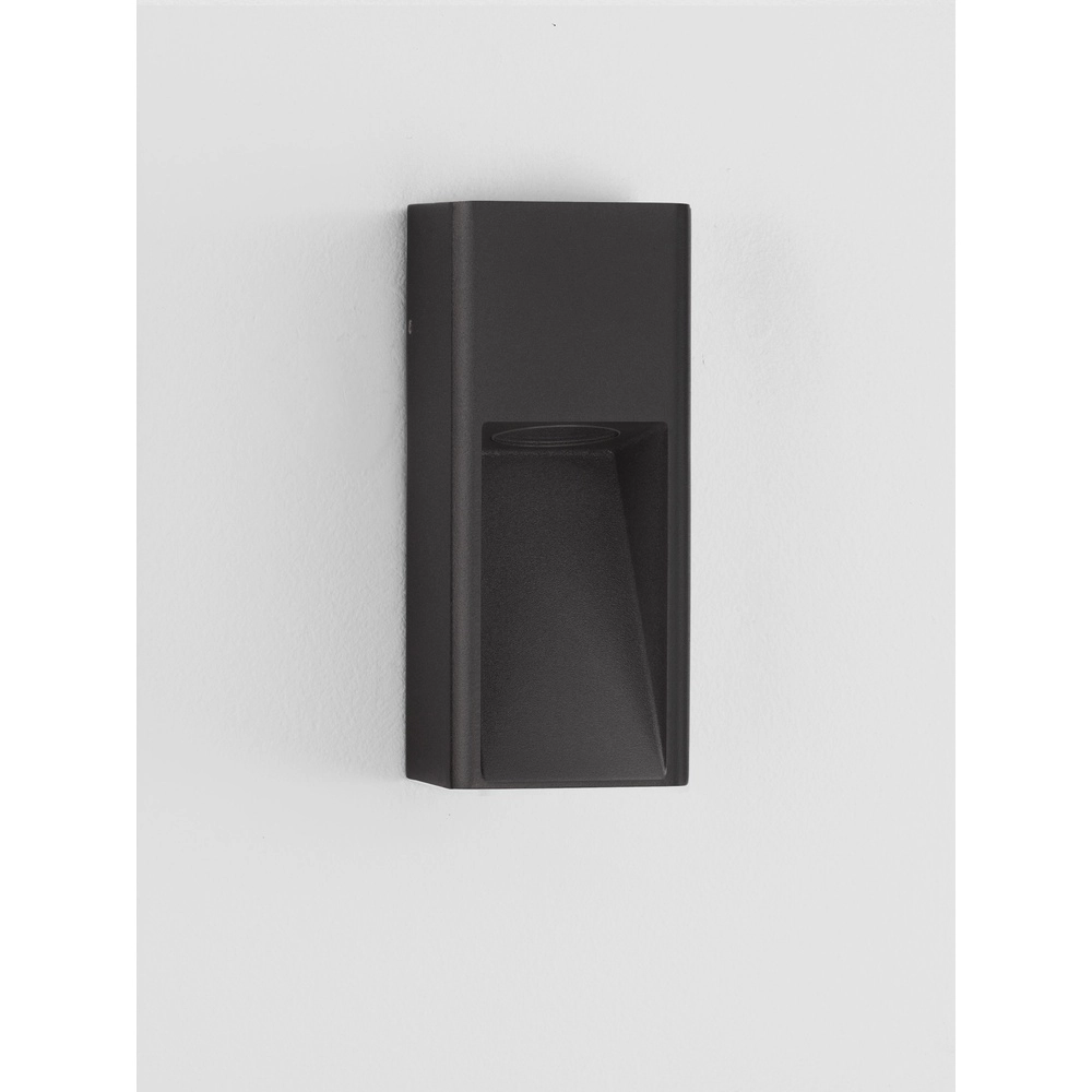 Sleek wall lamp Mazu Black Lyora 5212063504356