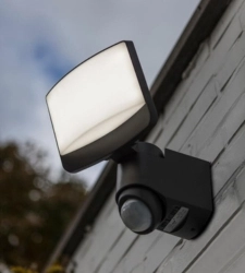 Led searchlights and floodlights