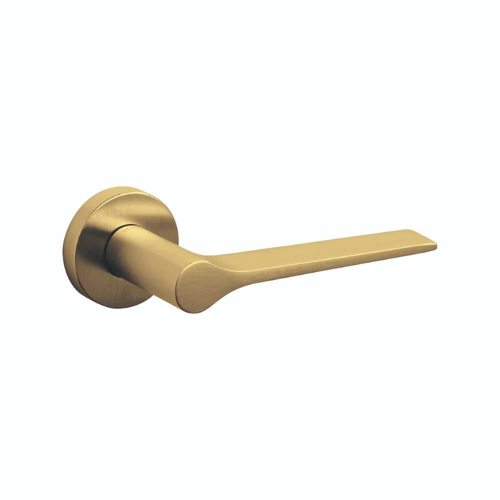Design door handle Lama on rosette brass mat