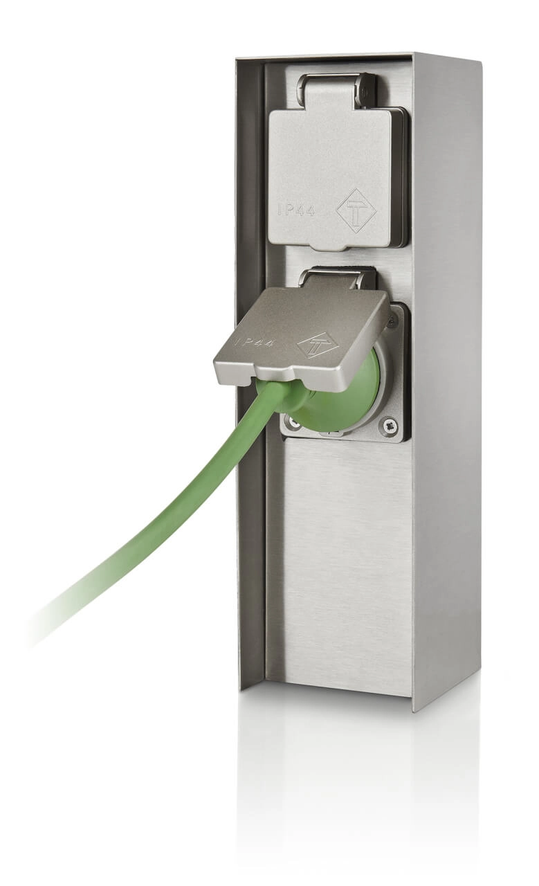 Sockets Rock Plug outside