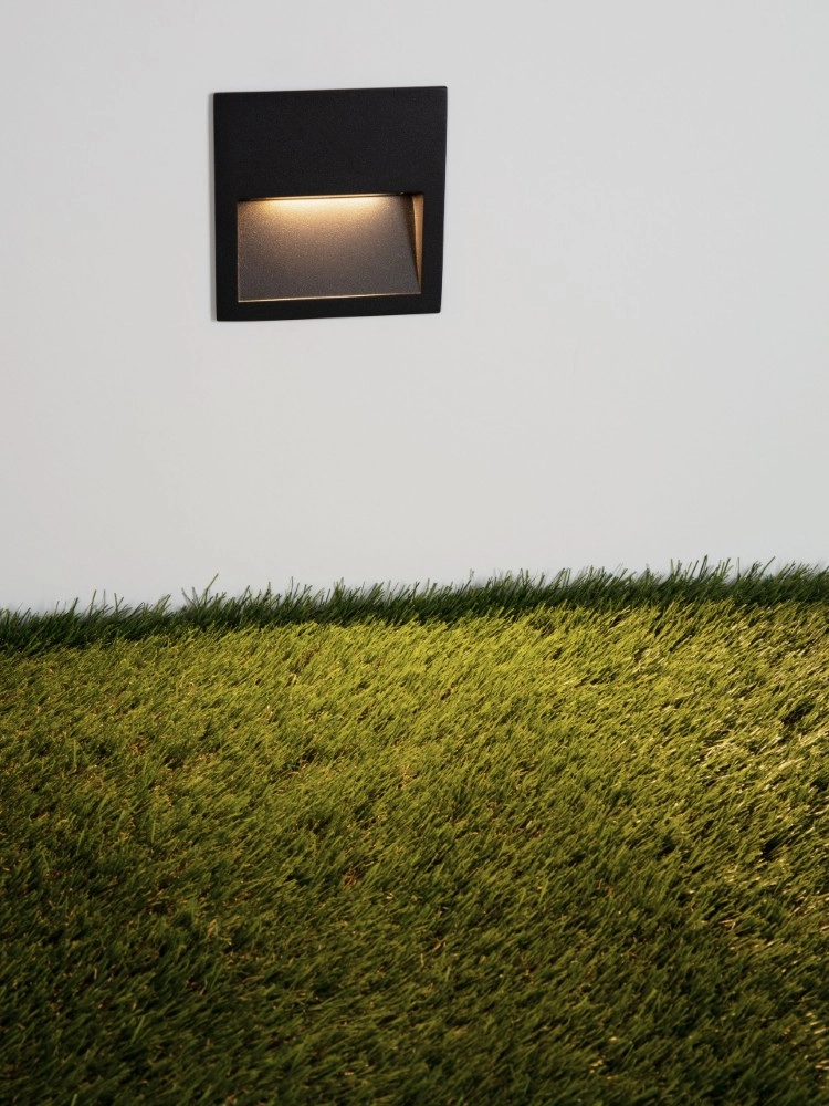 Zwarte inbouwlamp Til design