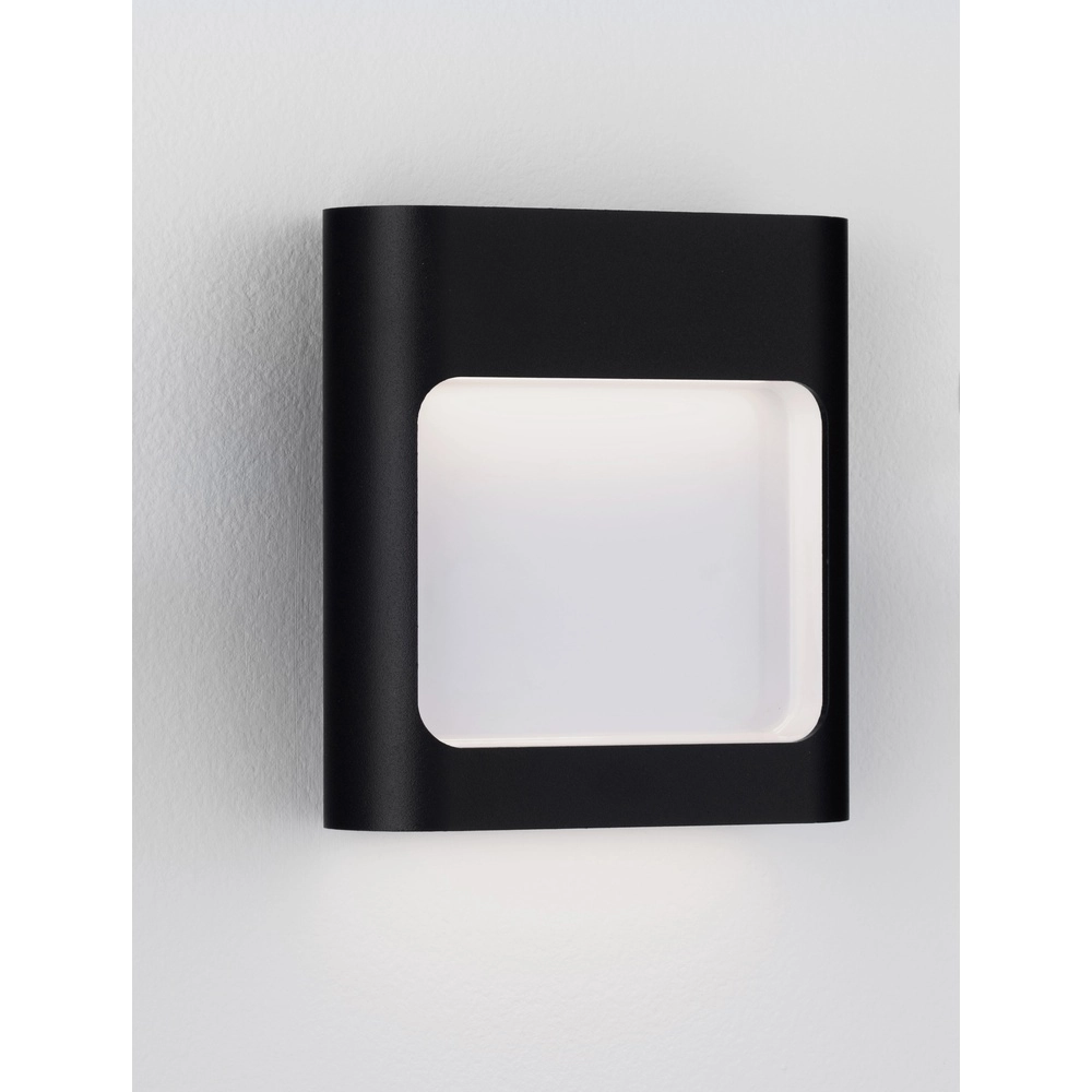 Black wall lamp Tall down