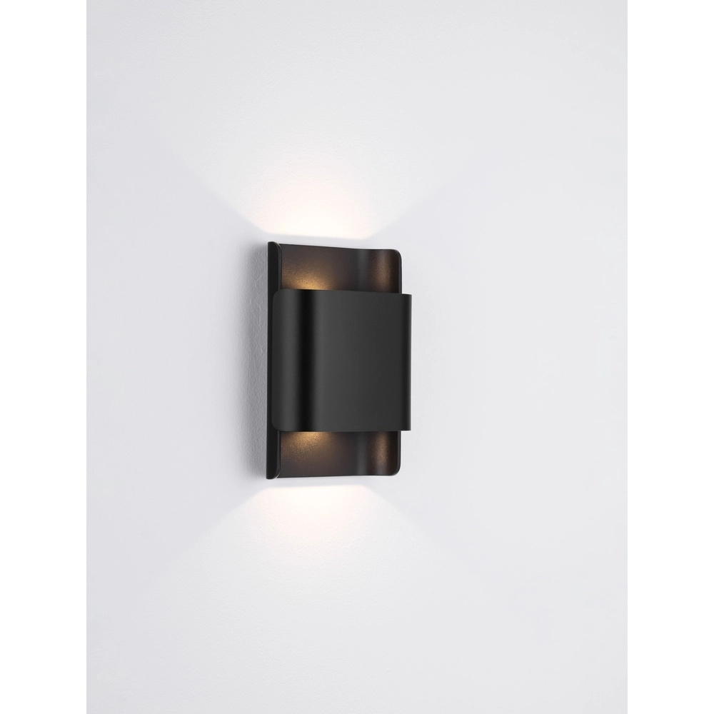 Black surface-mounted spotlight Polly 18cm