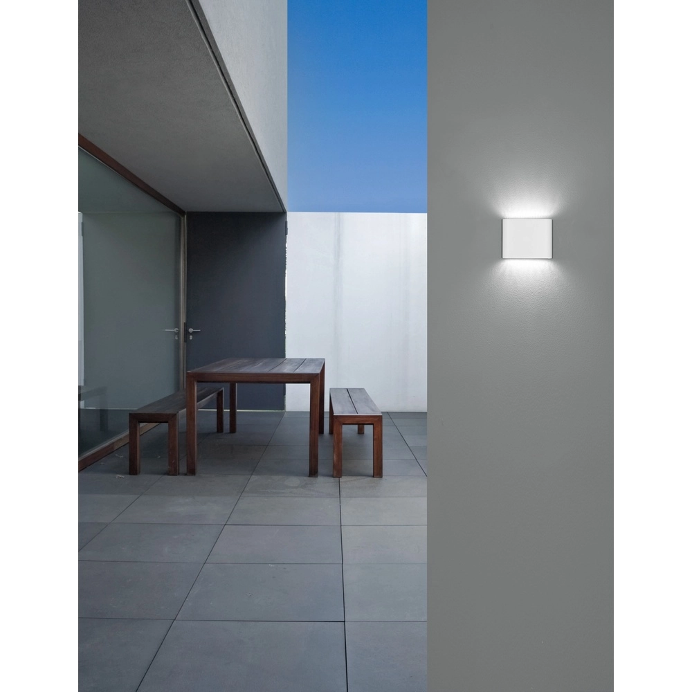 Sleek wall spotlight Soho S white