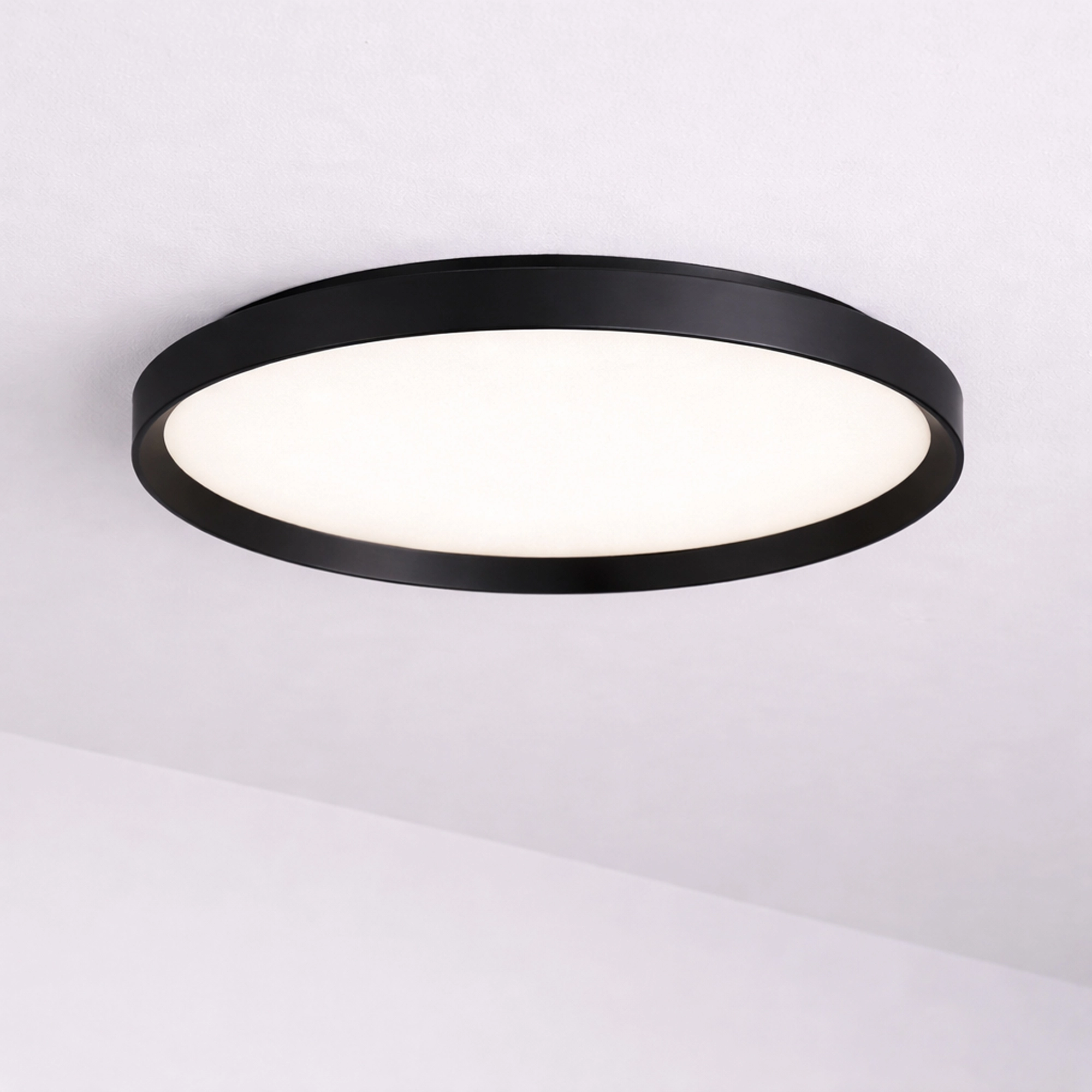 Sleek ceiling light Prisma black Ø 35cm
