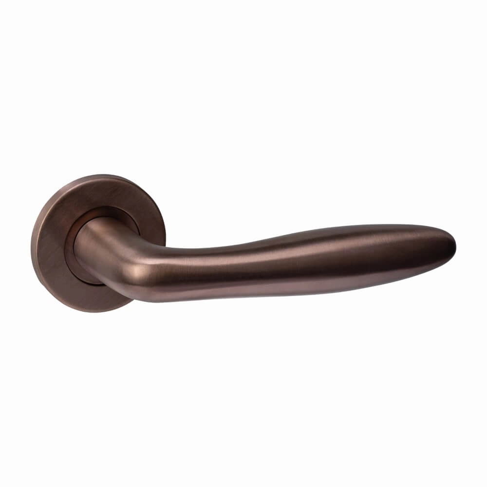 Door handle Q 03 on round rosette bronze