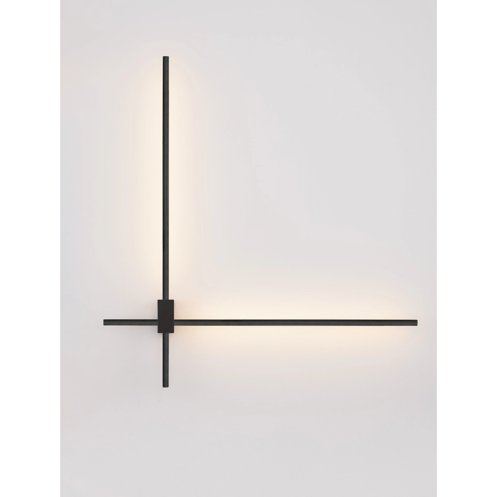 Sleek wall lamp Peak black