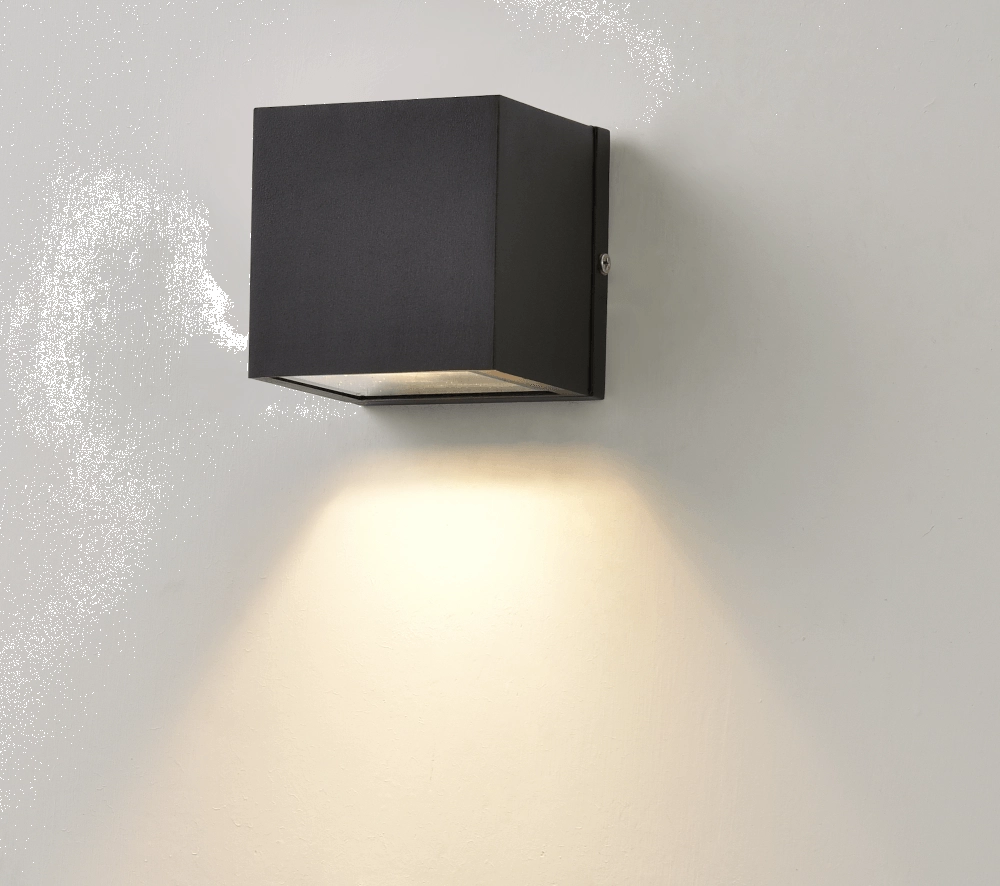 Surface-mounted spotlight Dice black