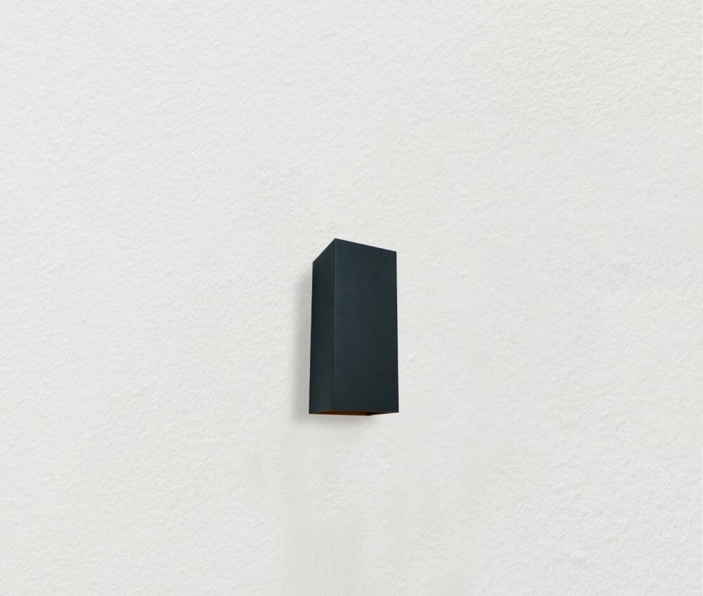 Sleek wall lamp Dante XL black with gold Artdelight 8719831731497