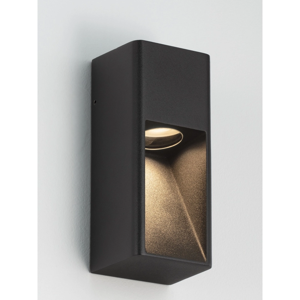 Sleek wall lamp Mazu Black Lyora 5212063504356
