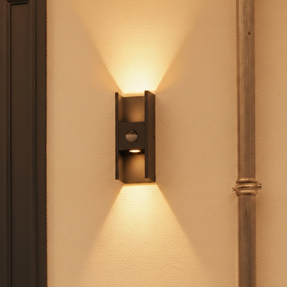 Wall spotlight Flatt Black with sensor