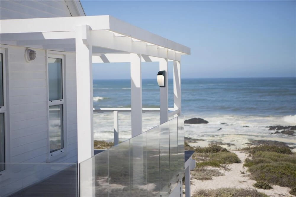 Sleek outdoor lamp Coastal anthracite Searchlight 5053423098883