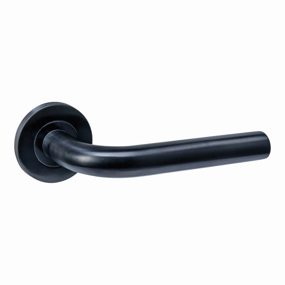 Door handle Q 02 on round rosette black