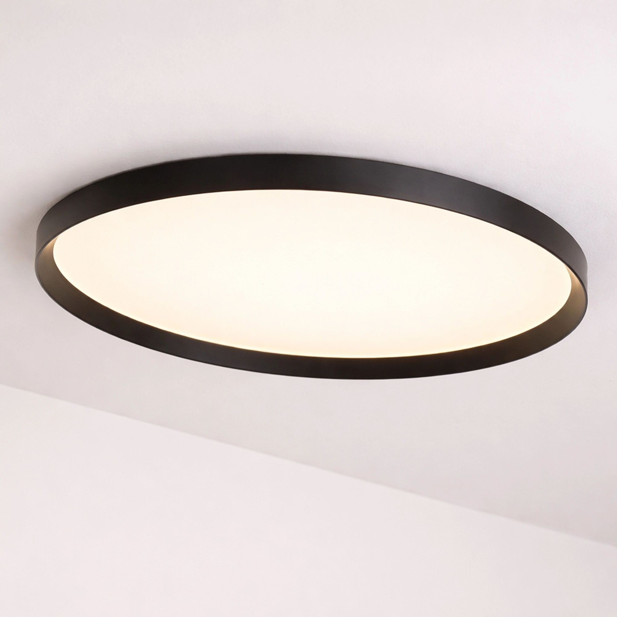 Sleek ceiling light Prisma black Ø 45cm