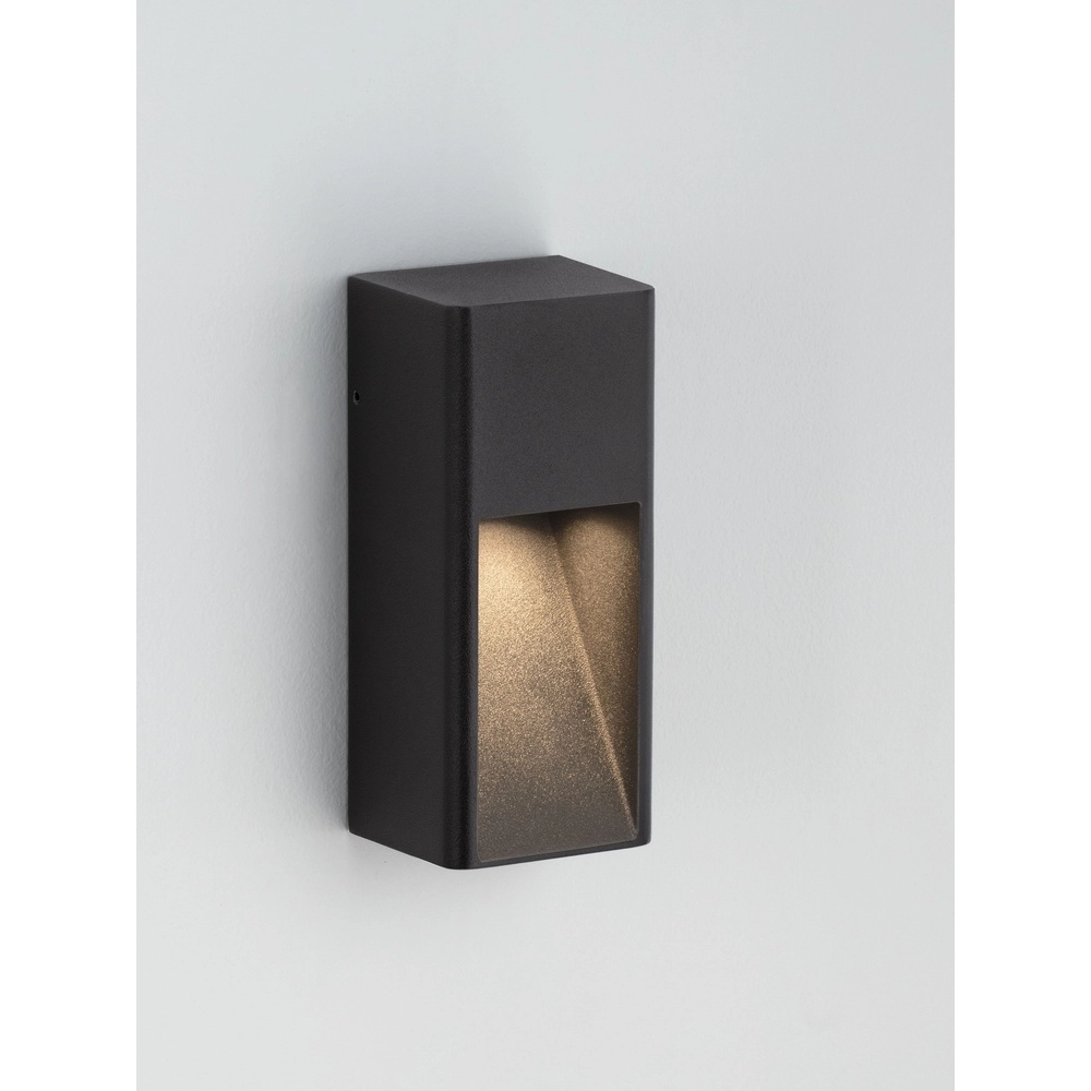 Sleek wall lamp Mazu Black Lyora 5212063504356