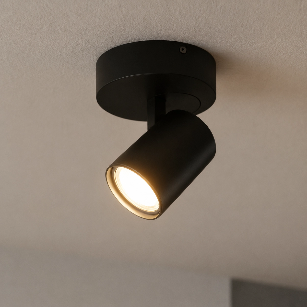 Black surface mounted spot Vivaro