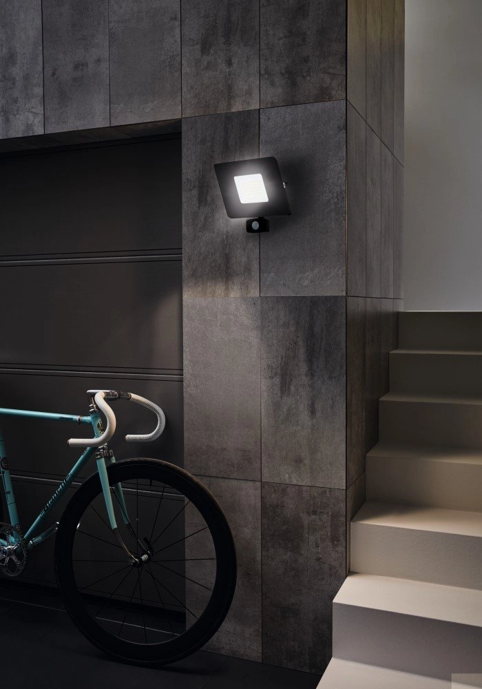 LED spot Faedo 3 - 50w with motion sensor black Eglo 9002759974633