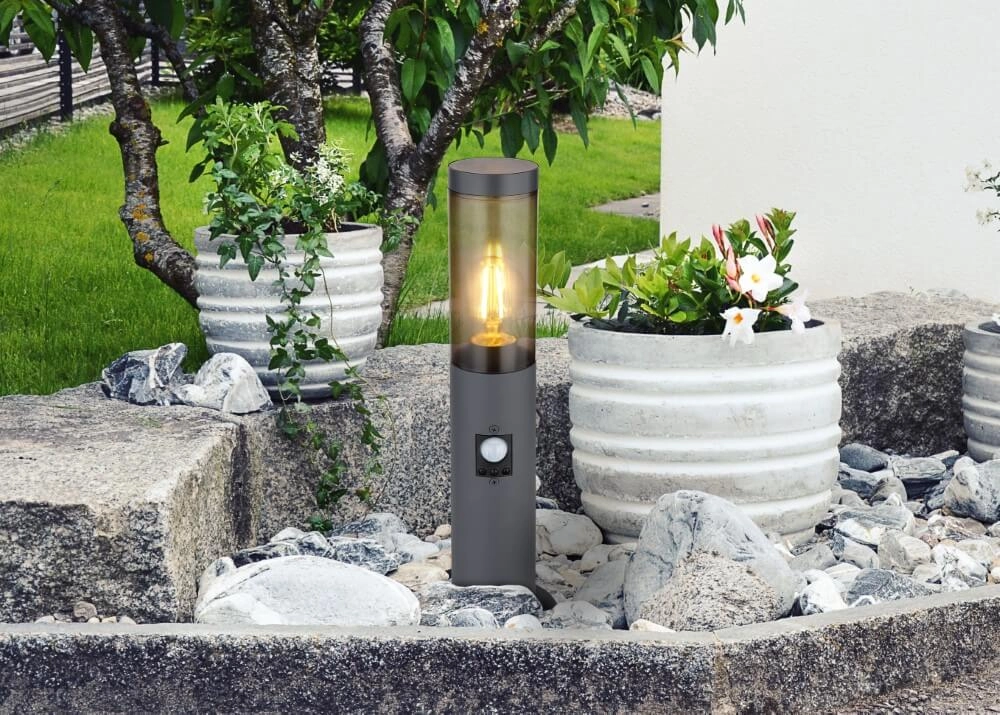 Modern outdoor lamp Boston with sensor Globo 9007371430734