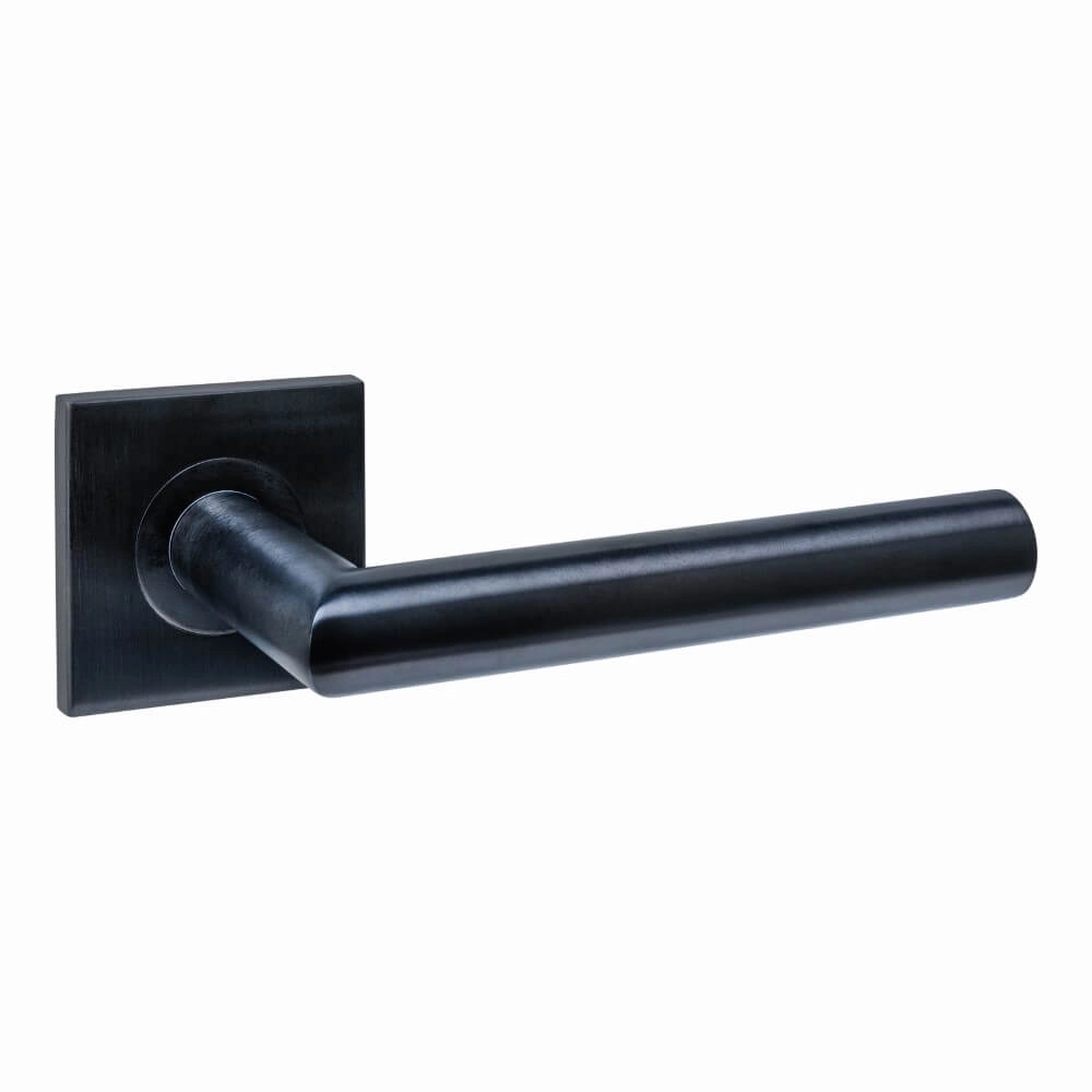 Door handle Q 04 on square rosette black