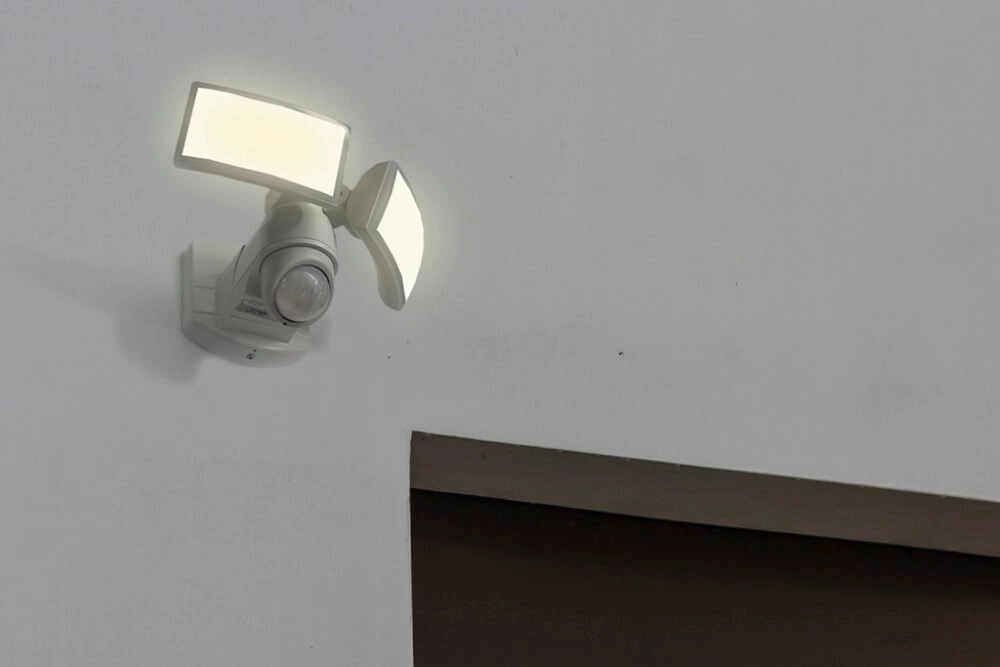 White wall lamp Arc design Lutec 6939412042800